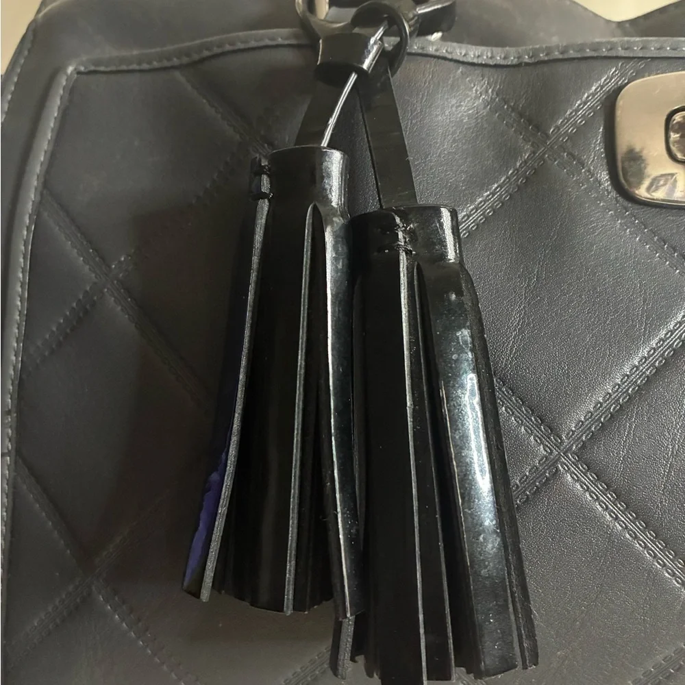 Elegant Gray Quilted Handbag - Picture 5 of 10